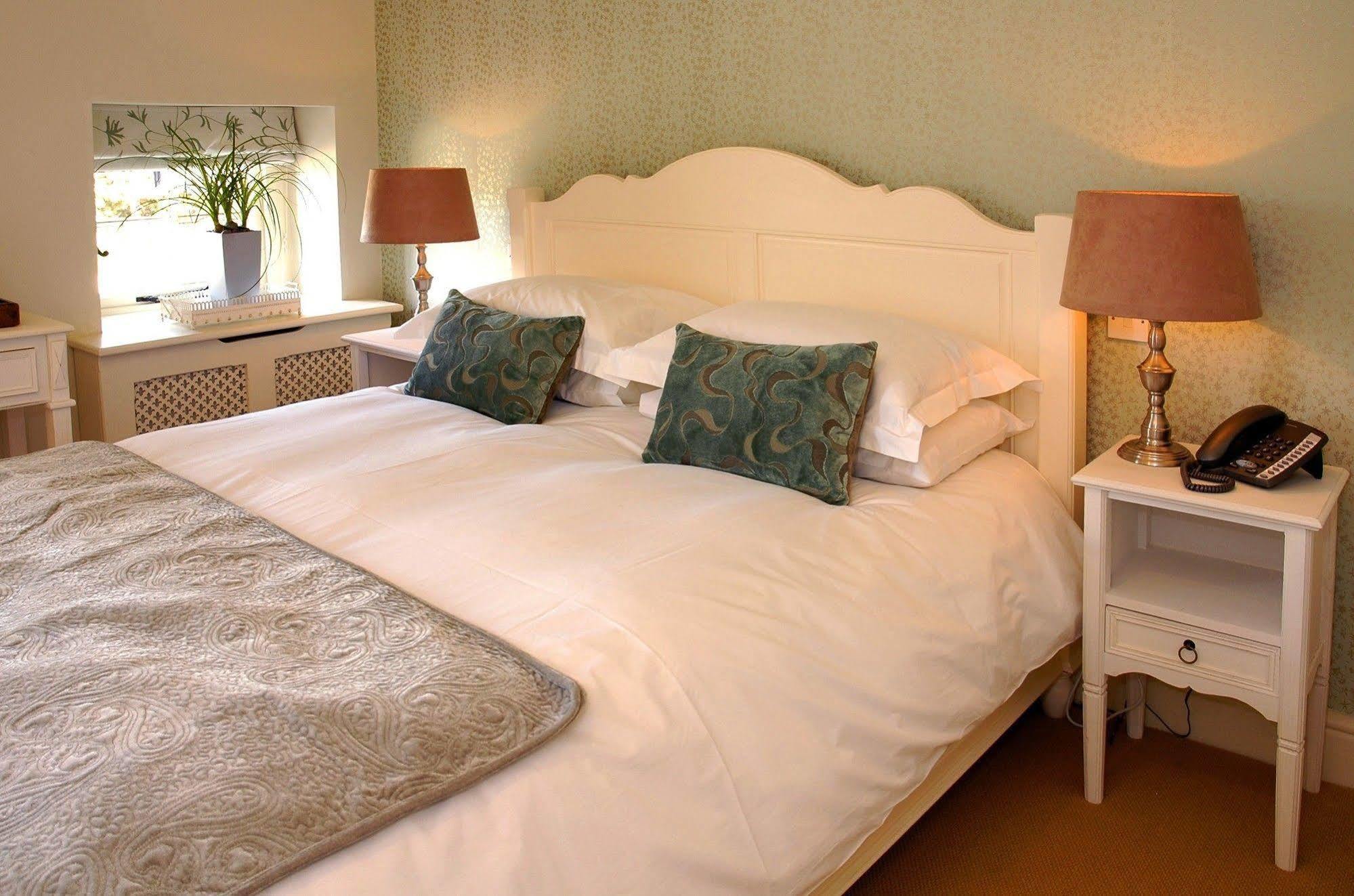 The Kings Arms Hotel Stowel Екстериор снимка